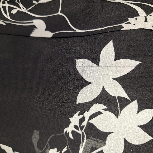 A Calvin Klein Floral Black and White lined maxi Dress in a size 12. Pre-loved - Picture 7 of 13